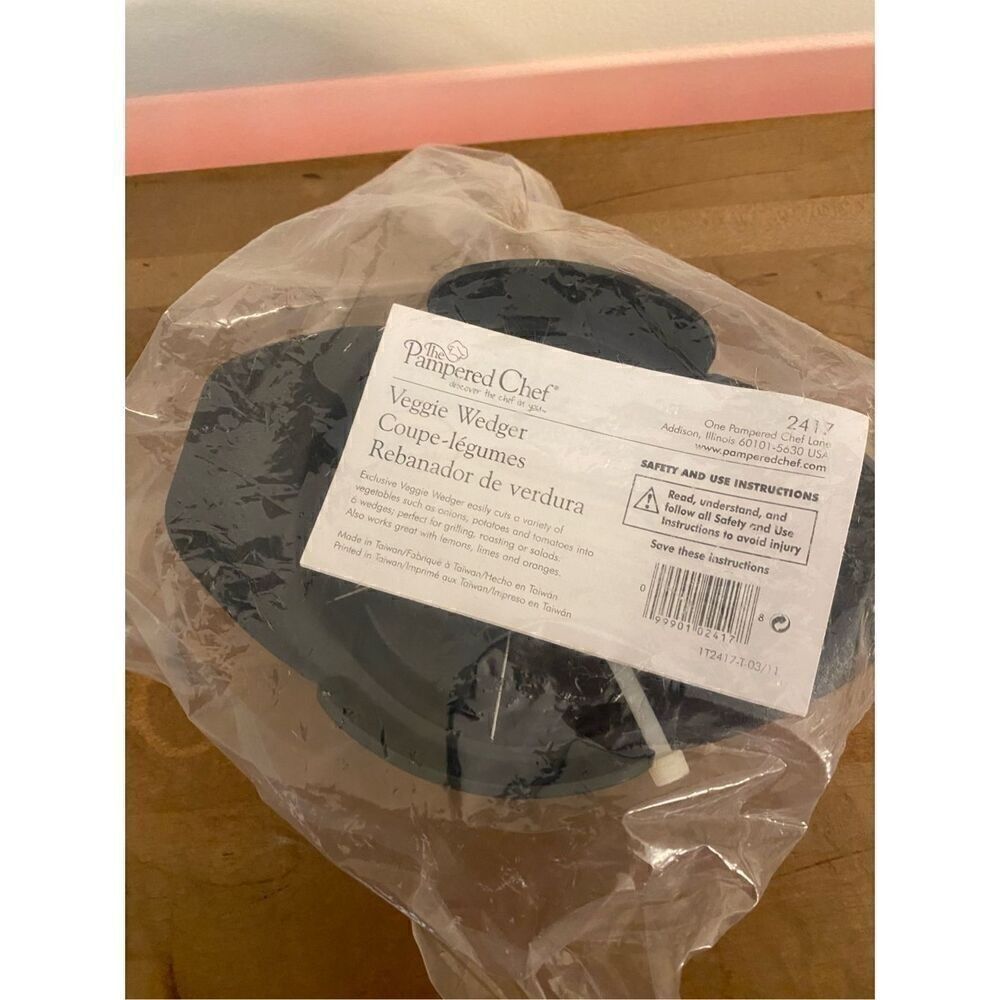 Pampered Chef veggie wedge cutter NWT 2417 wedged